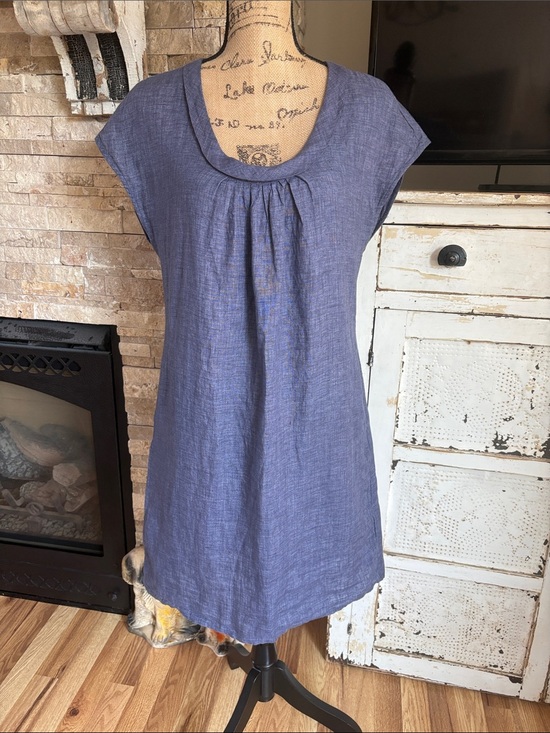 malvin Dresses & Skirts - Malvin 100% linen blue chambray scoop neck shirt dress cap sleeves pleated neck